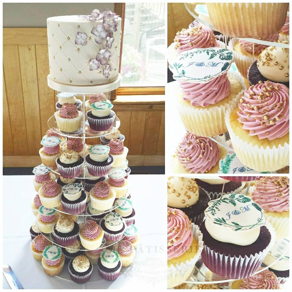 Gâteau de mariage et ses cupcakes